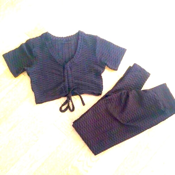 SET Honeycomb Textured High waist Scrunch Butt leggings & Drawstring Crop Top - Picture 5 of 9